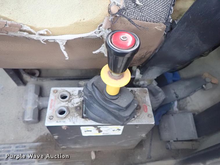 image for item DF1117 2002 Mack CH613 semi truck