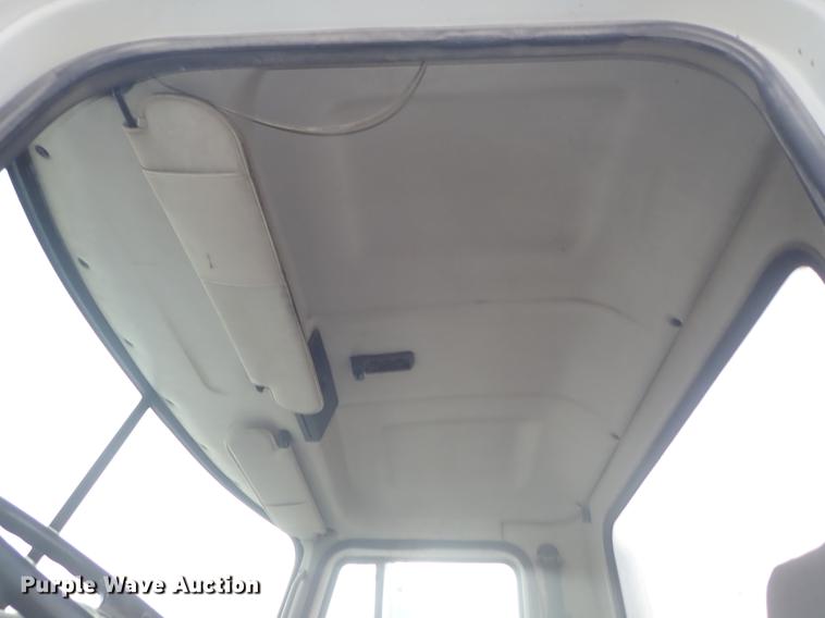 image for item DF1117 2002 Mack CH613 semi truck