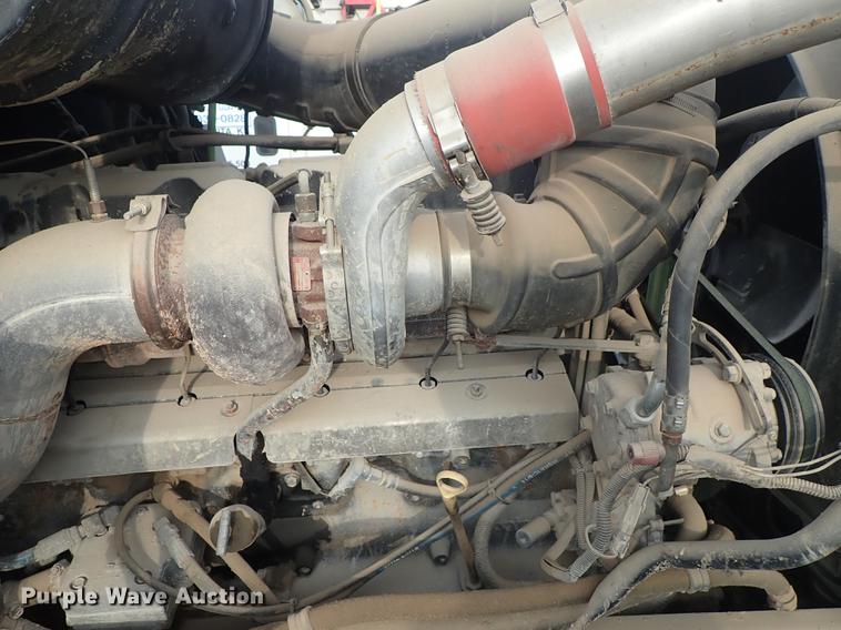 image for item DF1117 2002 Mack CH613 semi truck