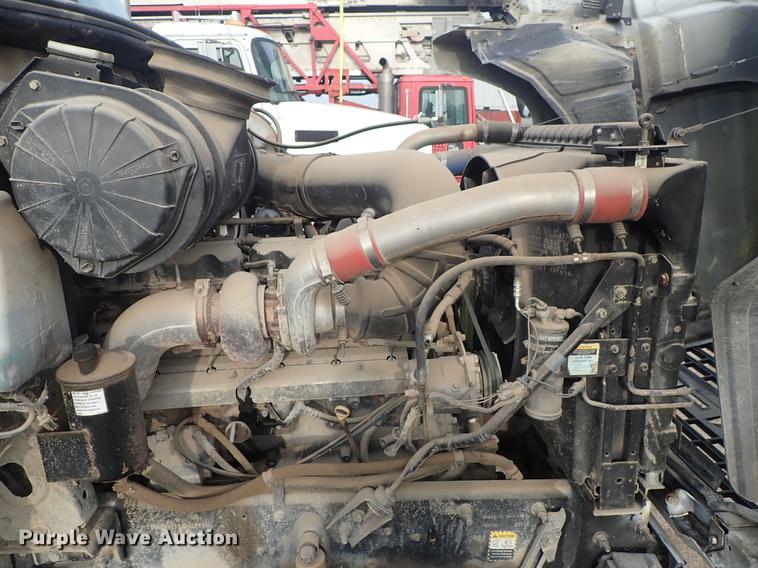 image for item DF1117 2002 Mack CH613 semi truck