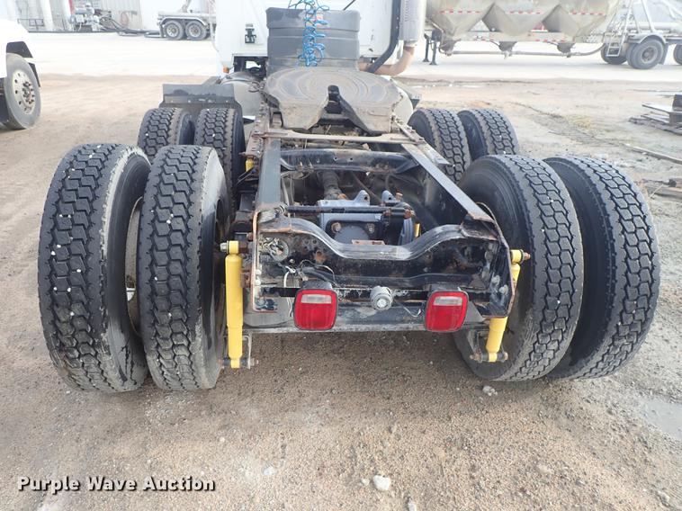 image for item DF1117 2002 Mack CH613 semi truck