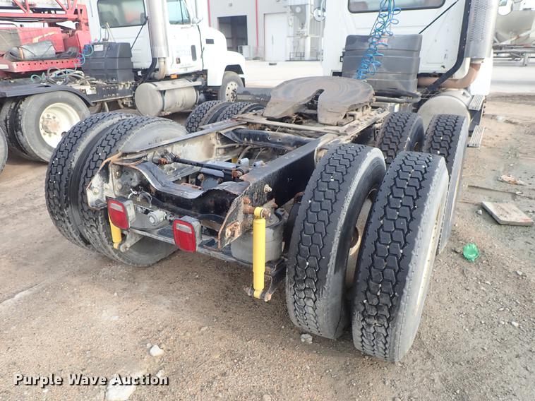 image for item DF1117 2002 Mack CH613 semi truck