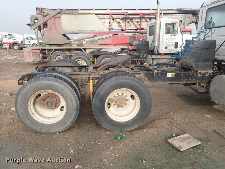 image for item DF1117 2002 Mack CH613 semi truck