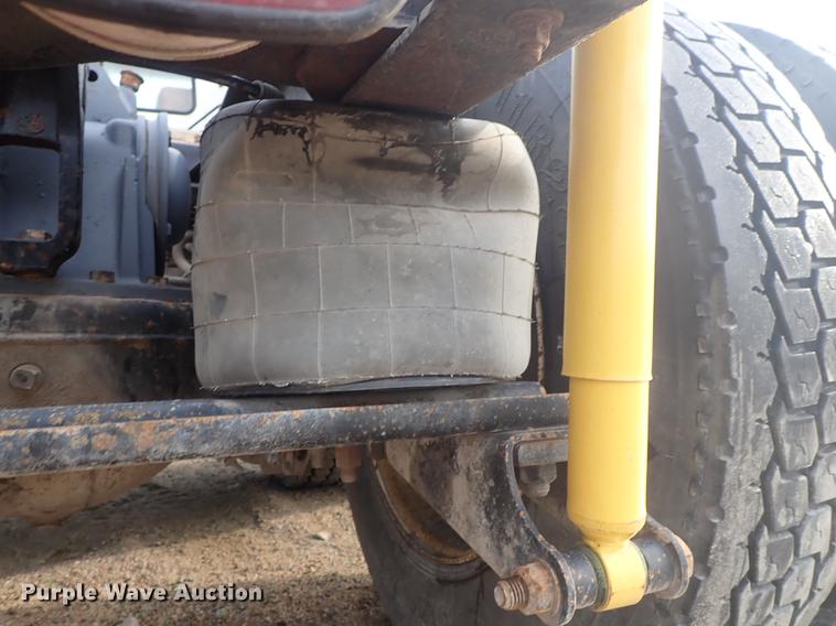 image for item DF1117 2002 Mack CH613 semi truck