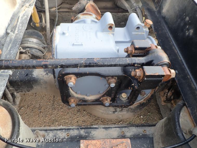 image for item DF1117 2002 Mack CH613 semi truck