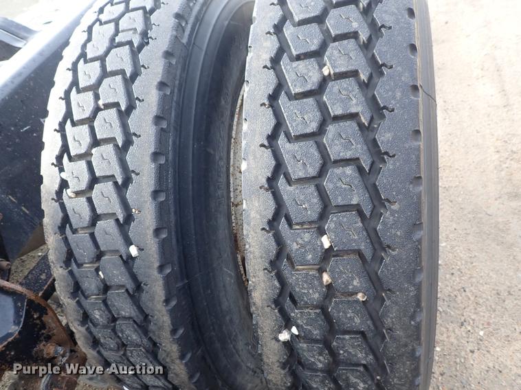 image for item DF1117 2002 Mack CH613 semi truck