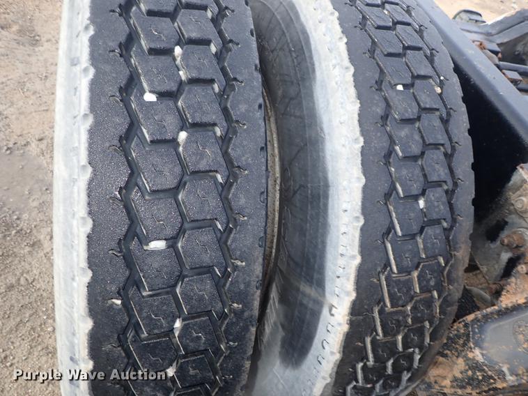 image for item DF1117 2002 Mack CH613 semi truck