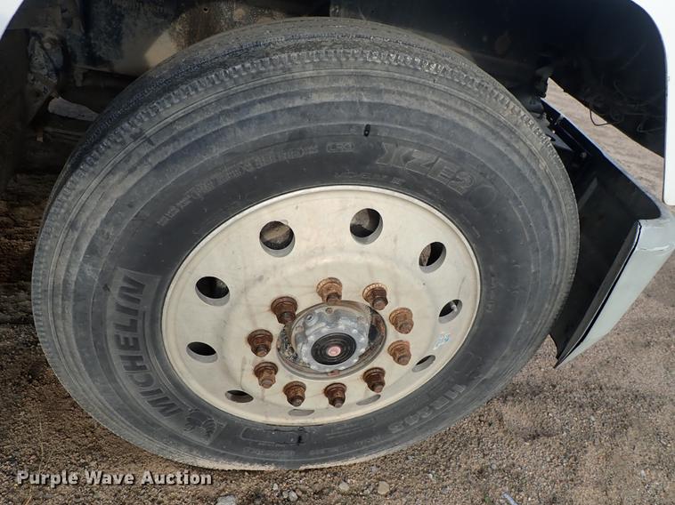 image for item DF1117 2002 Mack CH613 semi truck