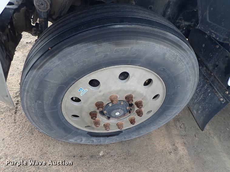 image for item DF1117 2002 Mack CH613 semi truck