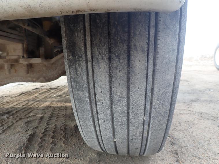 image for item DF1117 2002 Mack CH613 semi truck