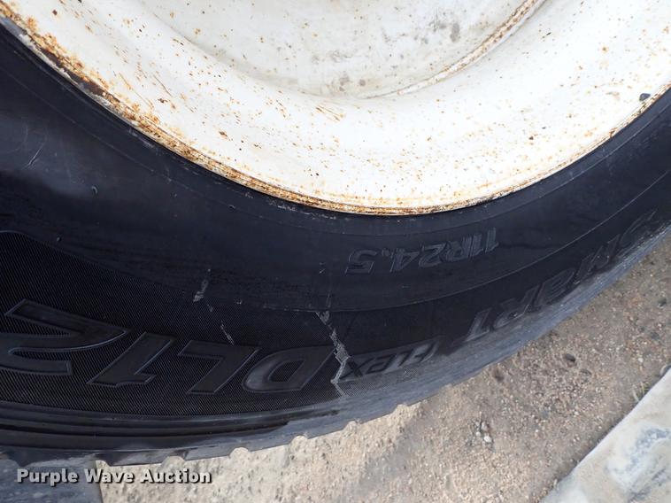 image for item DF1117 2002 Mack CH613 semi truck