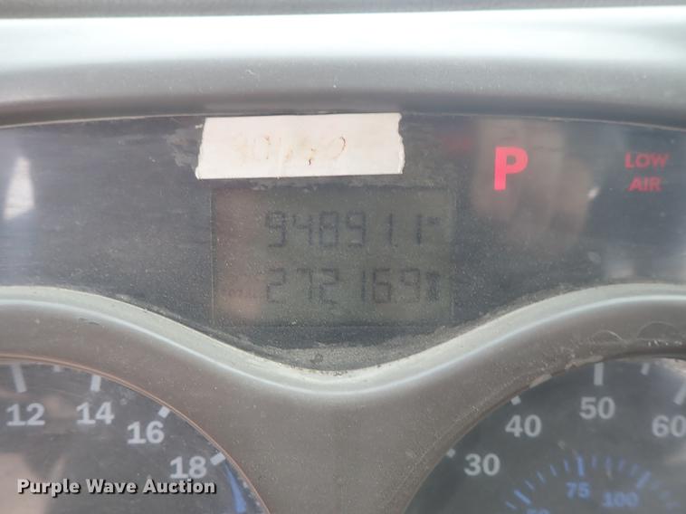 image for item DF1117 2002 Mack CH613 semi truck