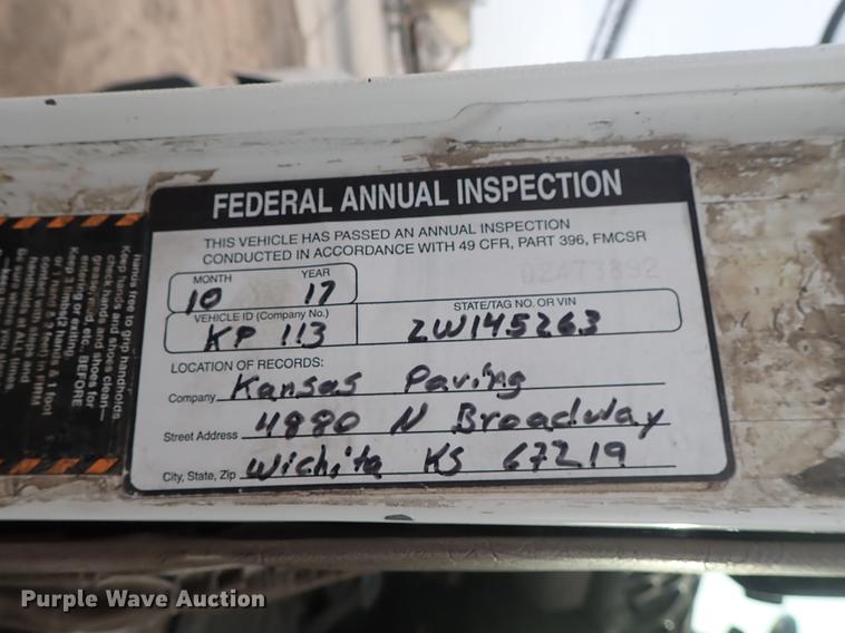 image for item DF1117 2002 Mack CH613 semi truck