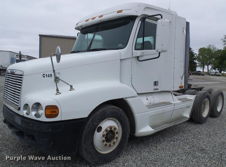 image for item DF7275 2000 Freightliner Century Class semi truck
