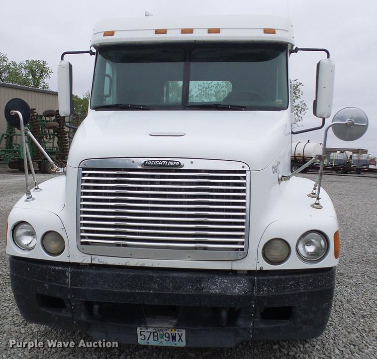 image for item DF7275 2000 Freightliner Century Class semi truck