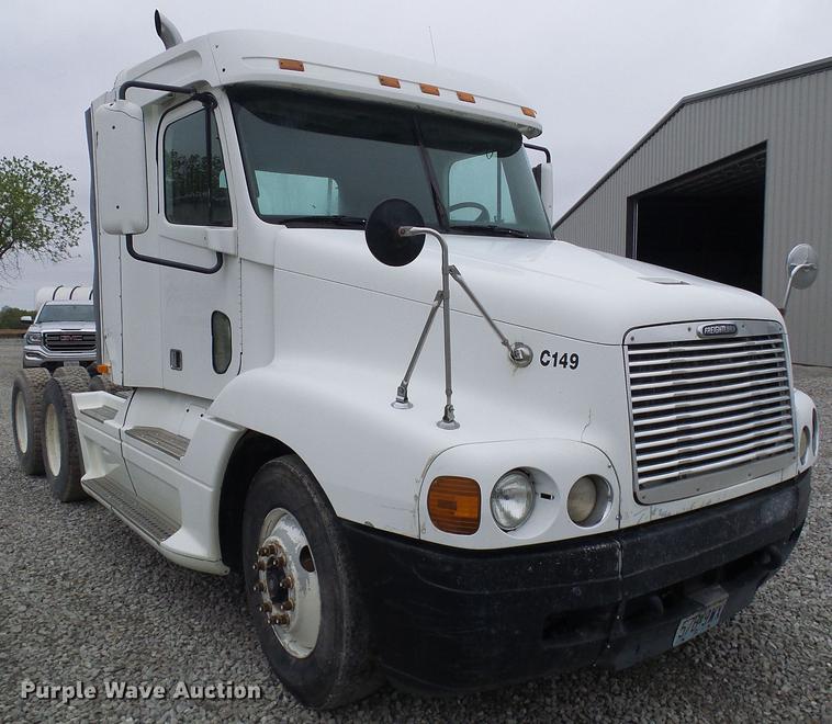image for item DF7275 2000 Freightliner Century Class semi truck