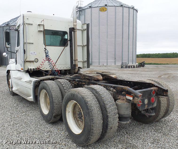 image for item DF7275 2000 Freightliner Century Class semi truck