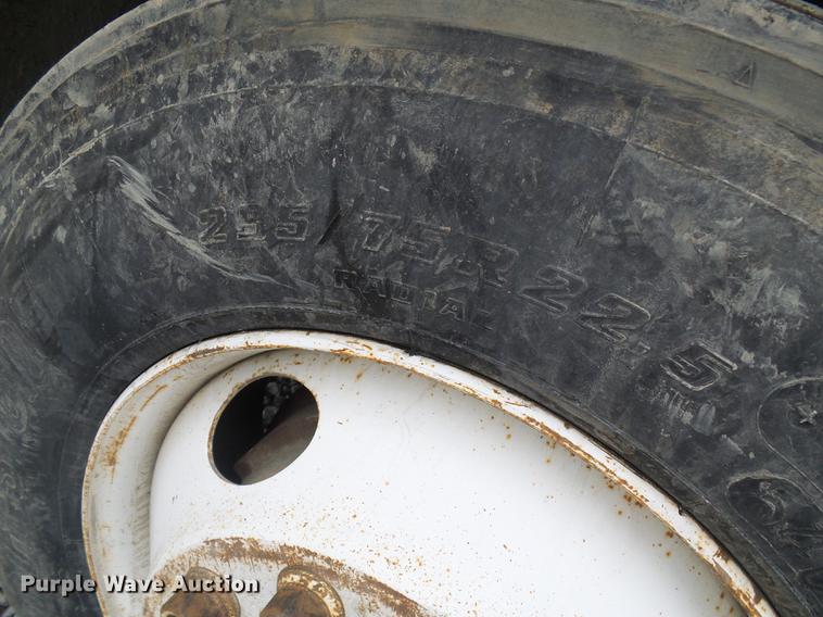 image for item DF7275 2000 Freightliner Century Class semi truck