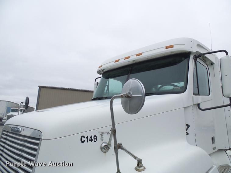 image for item DF7275 2000 Freightliner Century Class semi truck