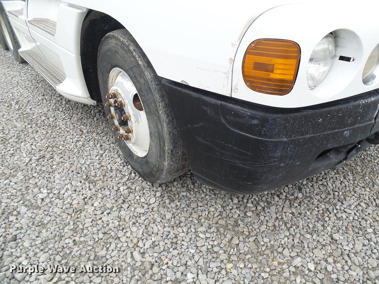 image for item DF7275 2000 Freightliner Century Class semi truck