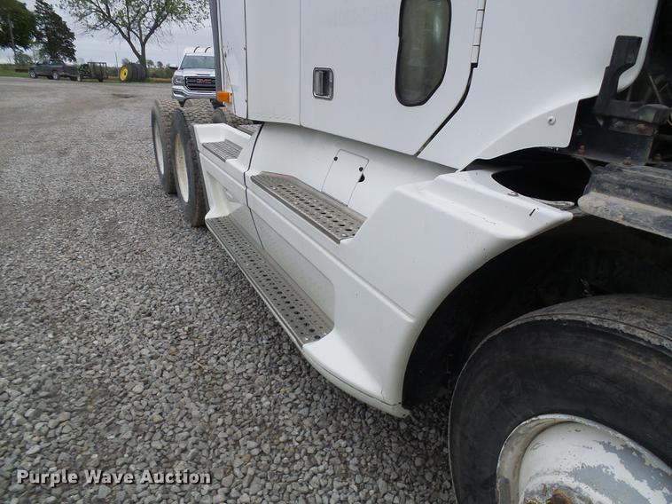 image for item DF7275 2000 Freightliner Century Class semi truck