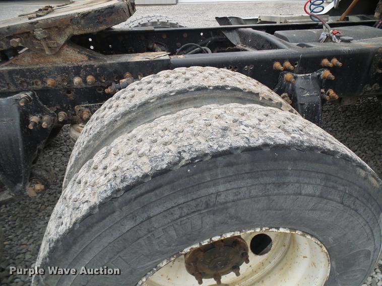 image for item DF7275 2000 Freightliner Century Class semi truck