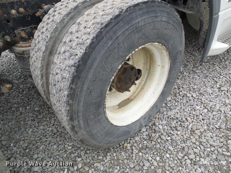 image for item DF7275 2000 Freightliner Century Class semi truck