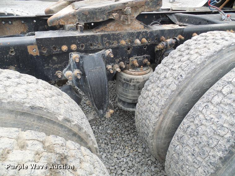 image for item DF7275 2000 Freightliner Century Class semi truck