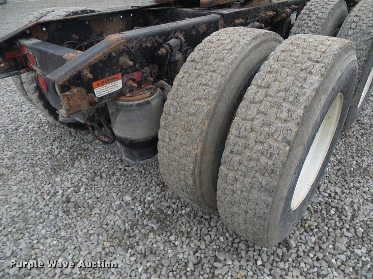 image for item DF7275 2000 Freightliner Century Class semi truck