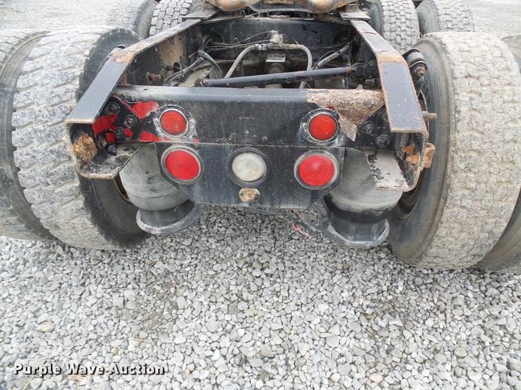 image for item DF7275 2000 Freightliner Century Class semi truck