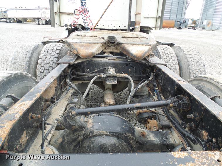 image for item DF7275 2000 Freightliner Century Class semi truck