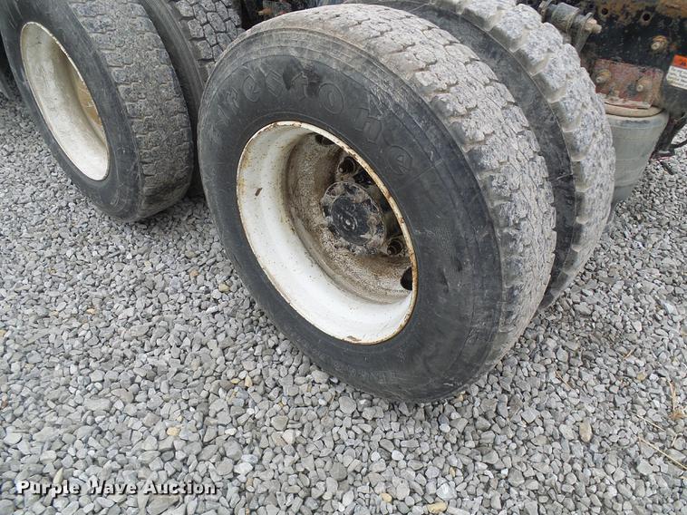 image for item DF7275 2000 Freightliner Century Class semi truck