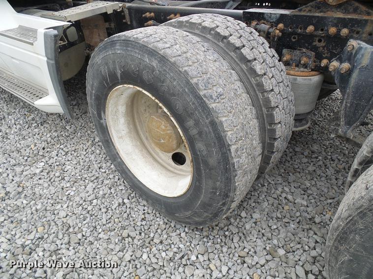 image for item DF7275 2000 Freightliner Century Class semi truck