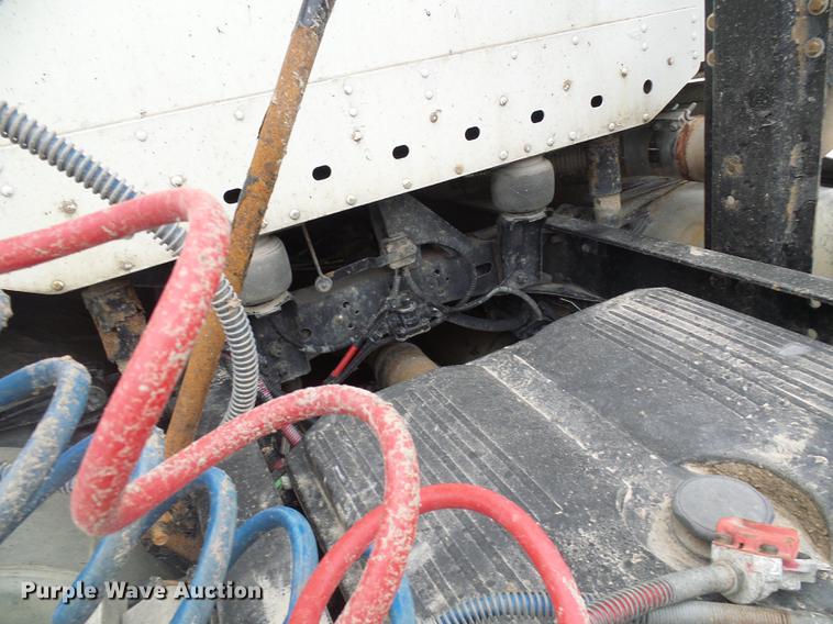 image for item DF7275 2000 Freightliner Century Class semi truck