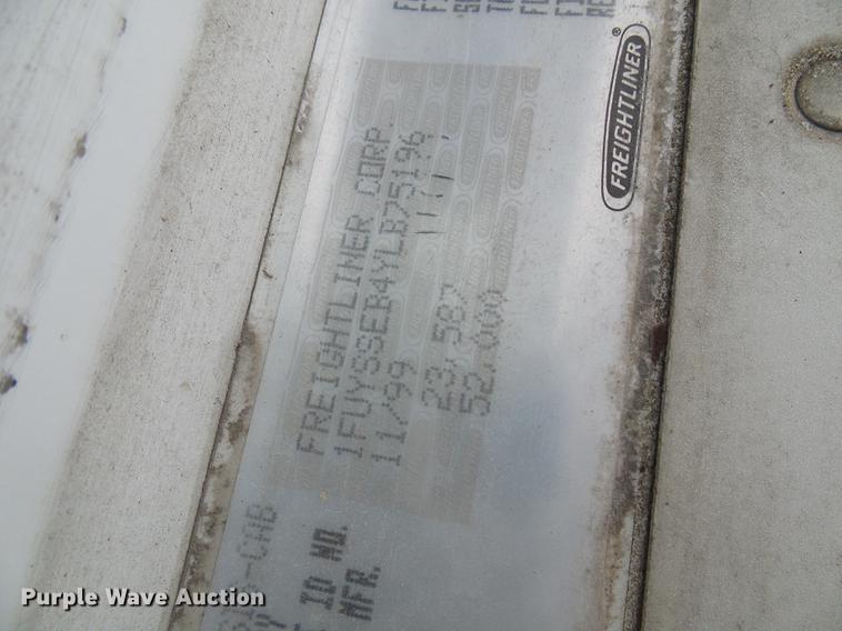 image for item DF7275 2000 Freightliner Century Class semi truck