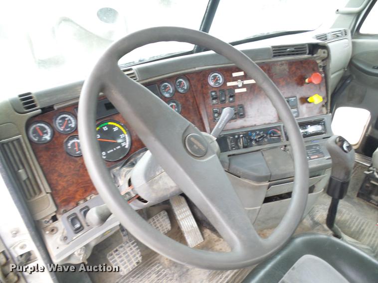 image for item DF7275 2000 Freightliner Century Class semi truck