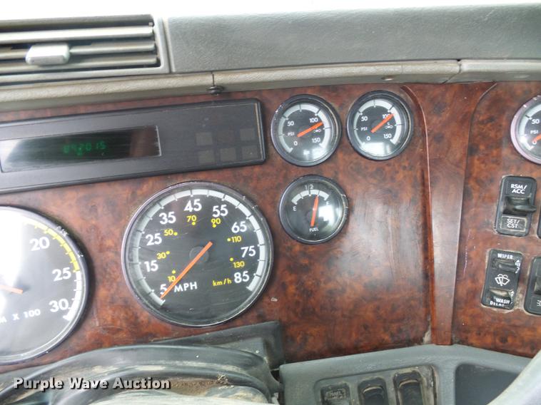 image for item DF7275 2000 Freightliner Century Class semi truck