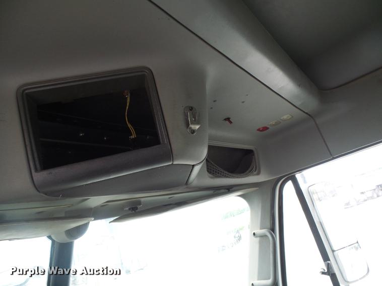 image for item DF7275 2000 Freightliner Century Class semi truck