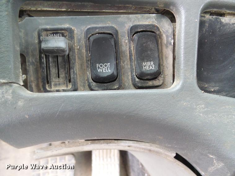 image for item DF7275 2000 Freightliner Century Class semi truck