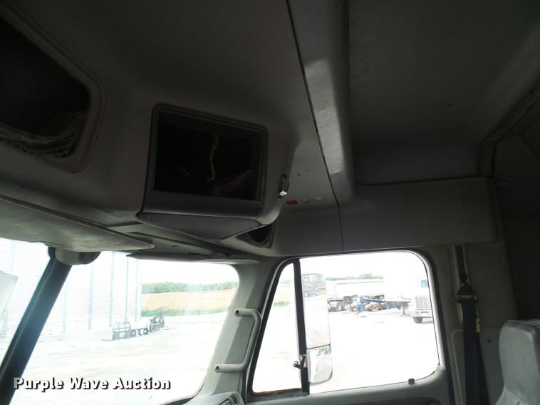 image for item DF7275 2000 Freightliner Century Class semi truck