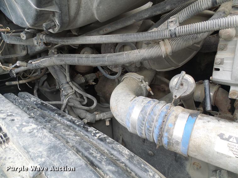 image for item DF7275 2000 Freightliner Century Class semi truck