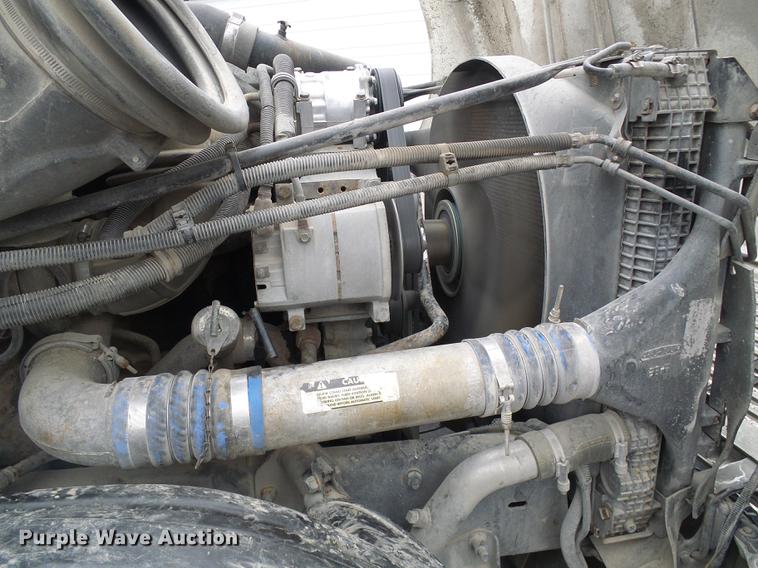 image for item DF7275 2000 Freightliner Century Class semi truck