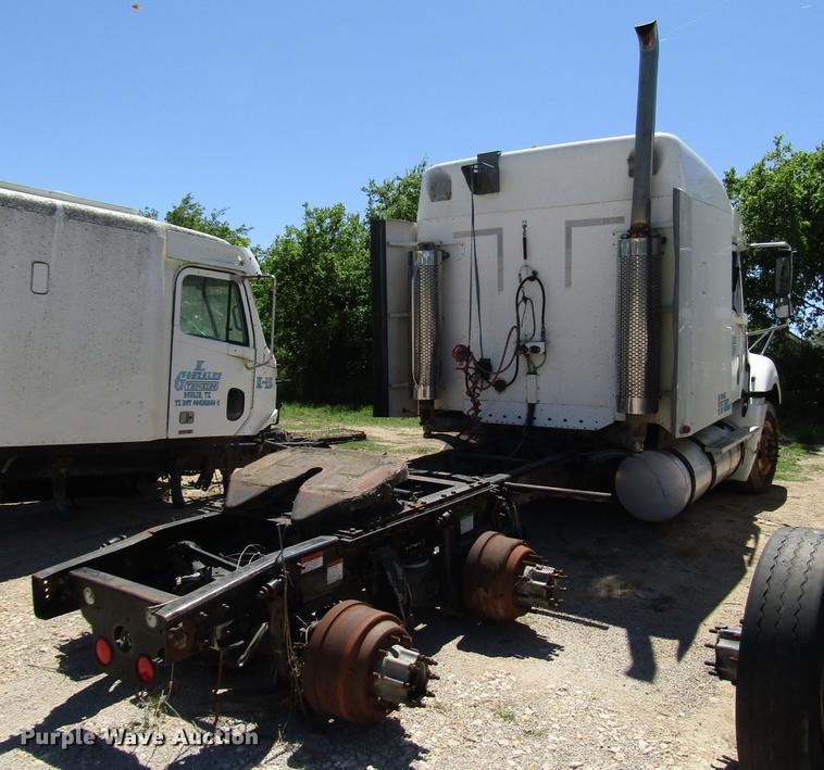 image for item DF8072 2004 Freightliner Columbia semi truck