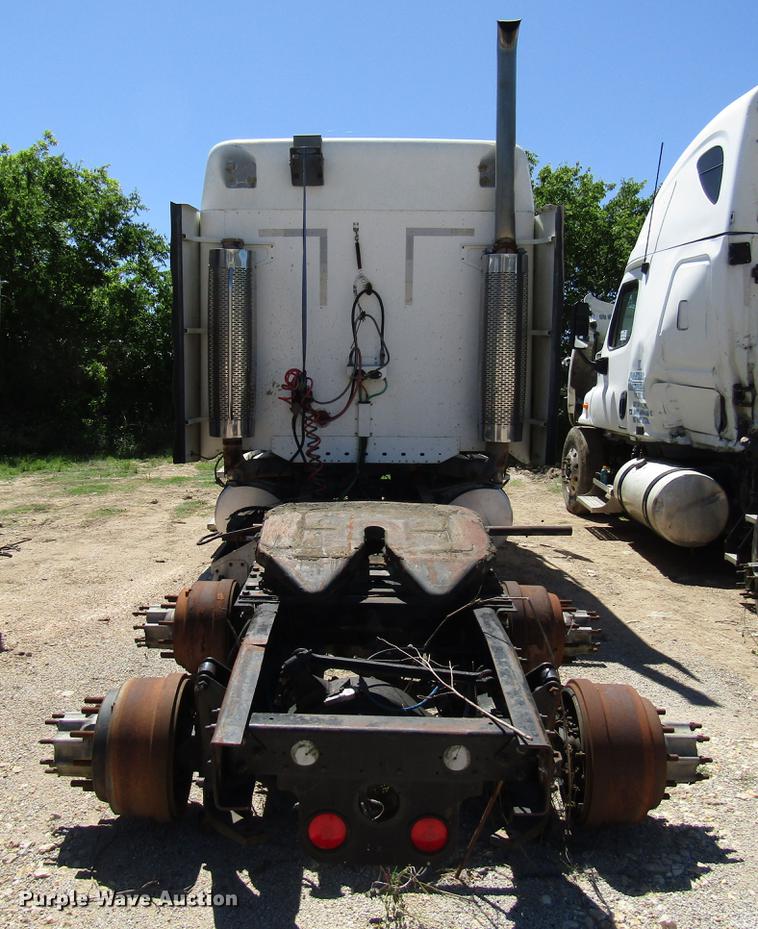 image for item DF8072 2004 Freightliner Columbia semi truck