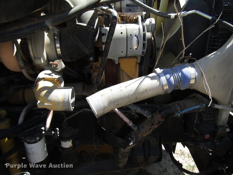 image for item DF8072 2004 Freightliner Columbia semi truck