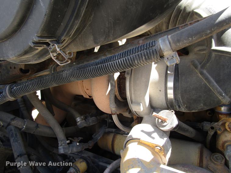 image for item DF8072 2004 Freightliner Columbia semi truck