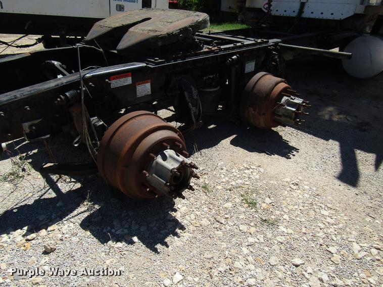 image for item DF8072 2004 Freightliner Columbia semi truck