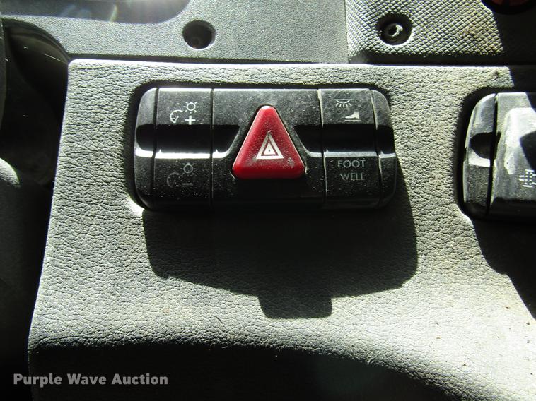 image for item DF8073 2011 Freightliner Cascadia semi truck