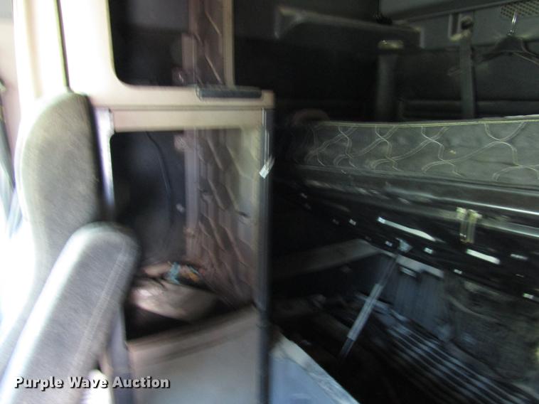 image for item DF8073 2011 Freightliner Cascadia semi truck