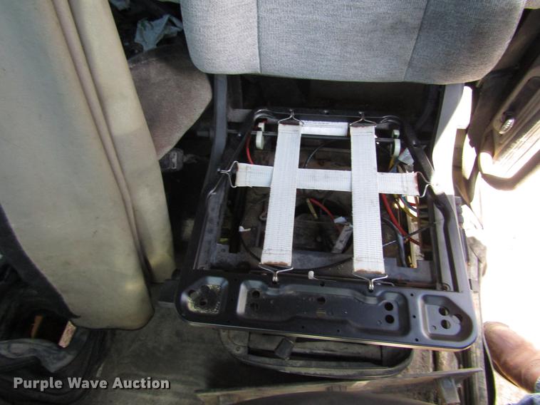 image for item DF8073 2011 Freightliner Cascadia semi truck